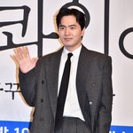 “남들 웃게 해주는 편인데‥이번엔 웃음기 뺀 <b>인물</b>”(에스콰이어)