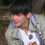 어떻게 <b>정글</b>에서 잘생길수가 있는거임