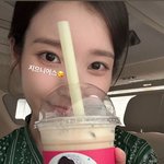 아이유, <b>CEO</b>의 모습..변우석과 촬영장에 쏟아지는 응원 [스타이슈]