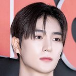 '더보이즈' 현재, <b>발목</b> 부상…"라이브 진행 중 인대 파열"