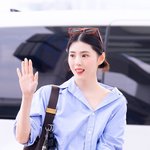 [현장포토] "두근두근, 설렘"...한소희, 인형의 <b>손인사</b>