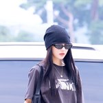 [현장포토] "거리가 화보다"...<b>닝닝</b>, 공항 런웨이