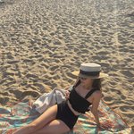 <b>이솔</b>이, 비키니 최적화 종잇장 몸매..해변서 화보 찍네