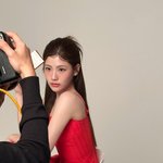 “조용한 빛이 머문 순간”…조아람, 여름밤의 압도→레드 드레스 시선...