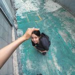 쪼그려 앉은 ‘짱구 친구룩’, <b>SNS</b> 감성에 블랙 시크함 한 스푼