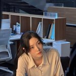 “E͟s͟q͟u͟i͟r͟e”…정채연, 깊이 어린 눈빛→<b>도시적</b> 카리스마