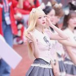 메이드복 입은 장원영?…닮은 치어리더에 야구장 '발칵'