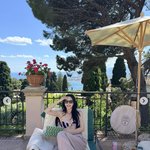 한예슬, '10세 연하'과 여행 중…선<b>베드</b>서 비키니 입고 휴식