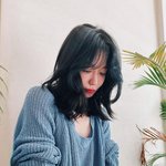 “생각이 깊어진 아침”…신소율, 푸른빛 <b>여름</b>→고요한 침