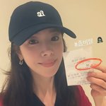 한지민, ‘좀비딸’ 관람 인증..모자 눌러써도 여신