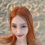 눈부셔"...레드벨벳 크러쉬 조이, <b>주황빛</b> 해변 삼킨 비현실적...