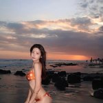 다이아 출신 <b>기희</b>현, 눈부신 여름 비주얼…수영복 자태 ‘감탄’