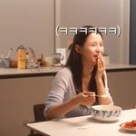 남보라, 신혼 생활 공개 "남편과 밥 먹고 수다...둘이니까 재밌다"...