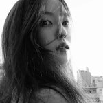 효민, 금융맨 반한 <b>도발</b>적 눈빛…흑백 뚫는 리즈 경신 미모