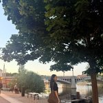 신민아, 제니·이효리 이어 독특한 패션 선택으로 주목