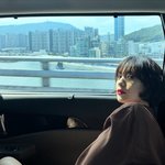 나나, 단발에 '레드립' 조합은 반칙…<b>프레임</b>마다 영화 <b>속</b> 여주인공