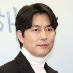 [이슈] 정우성, 오랜 <b>연인</b>과 혼인신고…소속사 "사생활 확인 불가"