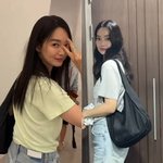 '김우빈' 신민아, 뒤 돌아보는 <b>직찍</b>영상 '심쿵'…거울로 봐도 너무...