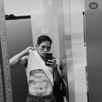 ‘이시안과 열애설’ 육<b>준서</b>, 엘리베이터 안에서 복근 까꿍