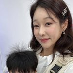 엄마' 현영 "셋째 아기..냄새 좋아" 품에 안고 행복한 <b>미소</b>