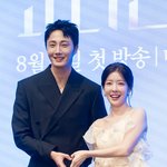 [현장포토] "하트도 척척"...정일우·<b>정인선</b>, 안구정화 커플