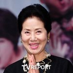 선우용여, 휠체어 탄 채 등장…결국 <b>눈물</b> 보였다 [RE:뷰]