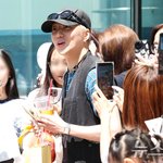 강승윤, 컬투쇼 퇴근길 팬들과 함께