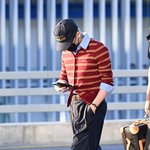 지드래곤, 휴대폰 삼매경 [포토엔<b>HD</b>]