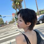 전소연, 힙의 끝판왕…숏컷+보디슈트 입고 美 거리 활보 [해시태그]