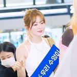 위해 이벤트 준비한 레드벨벳 슬기 (김포공항 출국) [<b>HD</b>포토]