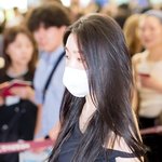 ‘마스크로는 감출 수 없는 청순 비주얼’ (김포공항 출국) [<b>HD</b>포토]