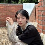 권은비, '컨디션 <b>난조</b>' 후 첫 근황 공개…워터밤 뺨칠 역대급 비주얼