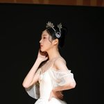 “지난 <b>우미</b> 오늘 밤”…강나언, 흰 드레스 자태→몽환적 분위기