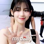 햇살보다 눈부신 미모에 심장이 쿵 (<b>SMTOWN</b> LIVE 2025)