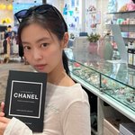 블랙핑크 제니 <b>청순</b> 러블리...“파리 여행기”