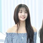 피프티피프티 하나, 화사한 오프숄더 패션과 함께 ‘꽃미소’ [포토엔<b>HD</b>]