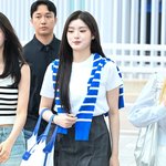 피프티피프티 아테나, 수줍게 공항 캣워크 [포토엔<b>HD</b>]