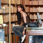 노윤서, 파리 여행룩 보니...레오<b>파드</b> 민소매+와이드 데님 '세상...