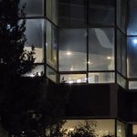 [어케생각해] <b>외부</b>에서 알몸이 보이는 여자 사우나?!