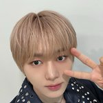 이제 <b>완전</b> 금발 됐다