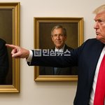 트럼프, 전임 대통령 오바마·부시 초상화 구석으로 옮기라 명령
