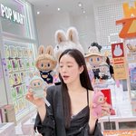 <b>대륙</b> 여신 홍수아도 라부부 열풍 동참, 짝퉁 걱정없이 조카 선물...