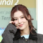 [팝업]“입 간질간질했다” 트와이스 <b>사나</b>, 지드래곤과 열애설에 뒤늦은...