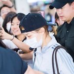 ‘경호 받으며 입국하는 꾸러기 슬갸’ (김포공항 입국) [<b>HD</b>포토]