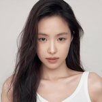 손나은, 새 프로필서 흰티+청바지 조합…깊어<b>진</b> 아이홀까지