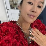 홍진경, 이혼 발표 후 파격 행보…<b>백발</b>에 지드래곤 네일까지 '깜짝'...