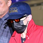 [현장포토] "입국도 강렬해"…지드래곤, <b>판타스틱</b> 레드