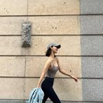 레깅스 입고 활보하는 쌍둥이맘이라니…완벽 <b>힙업</b> 자태 [해시태그]