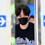 슈퍼주니어 규현 ‘입국장 자동문 사이로 빼꼼’[포토엔HD]