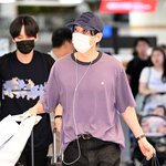 슈퍼주니어 <b>은혁</b> ‘양손에 팬들이 준 선물 가득 들고’[포토엔HD]